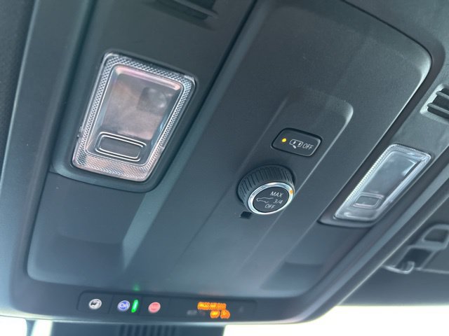 Used 2025 Chevrolet Suburban LT AWD/4WD image 21