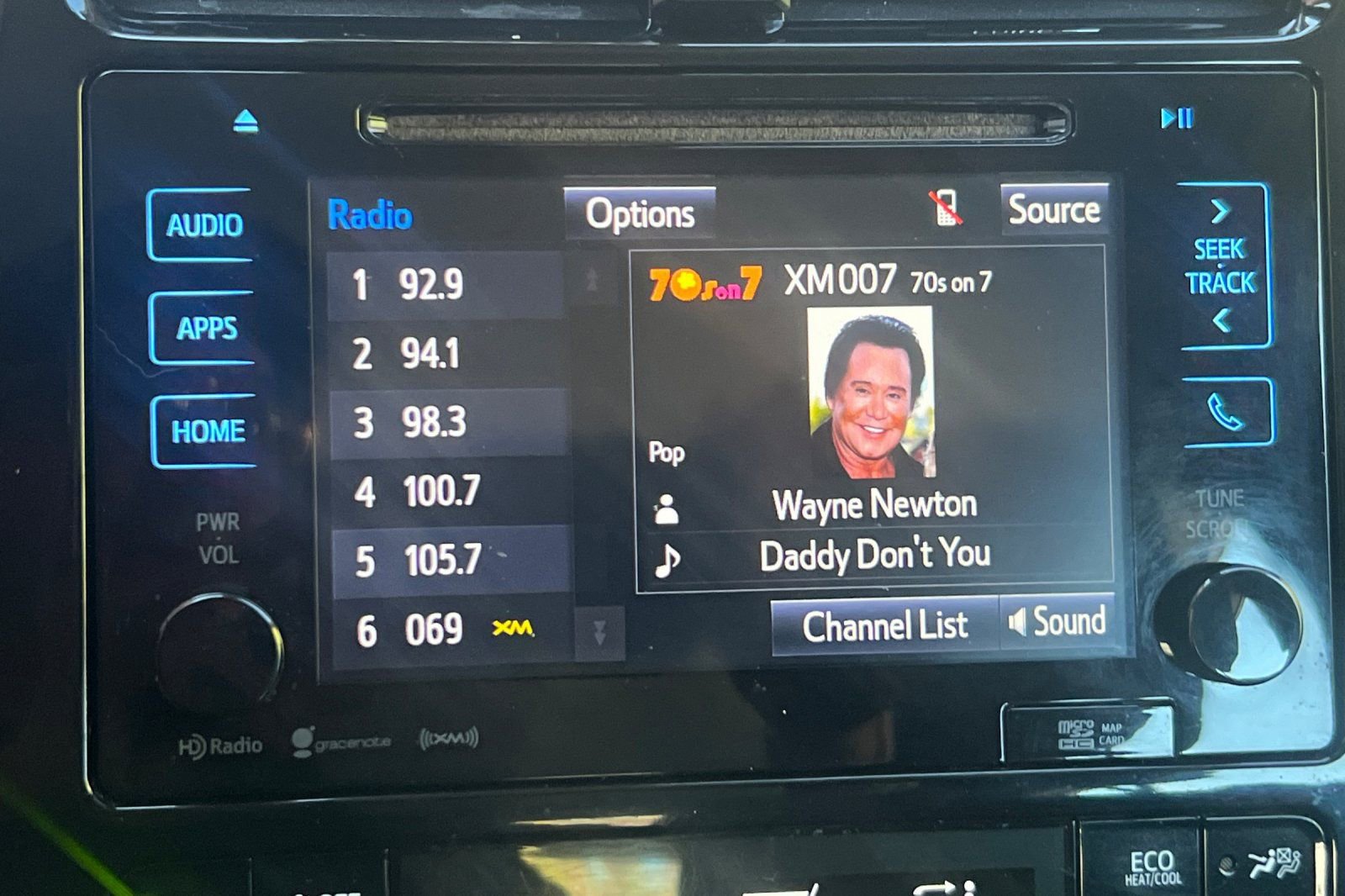 Used 2017 Toyota Prius Three image 20