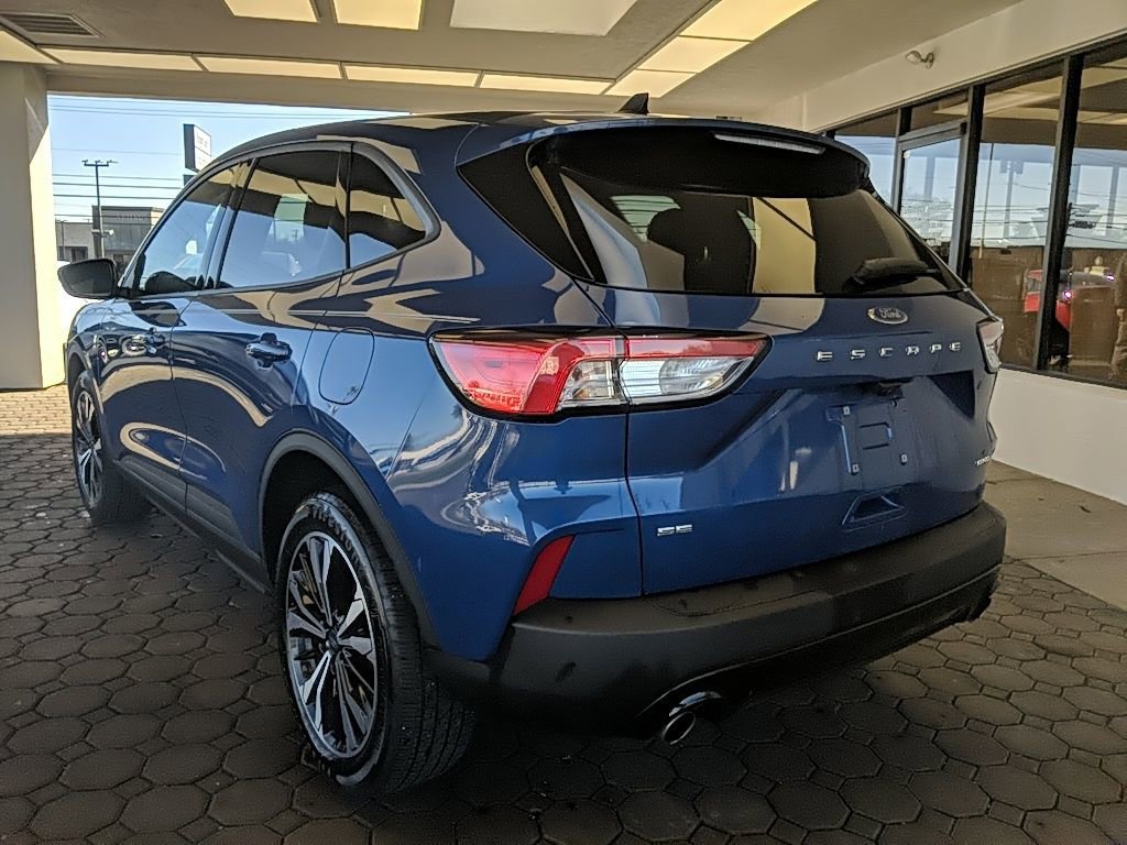 Used 2022 Ford Escape SE w/ SE Sport Appearance Package image 10