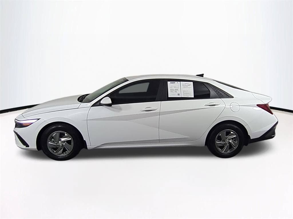 Used 2025 Hyundai Elantra SE FWD image 8