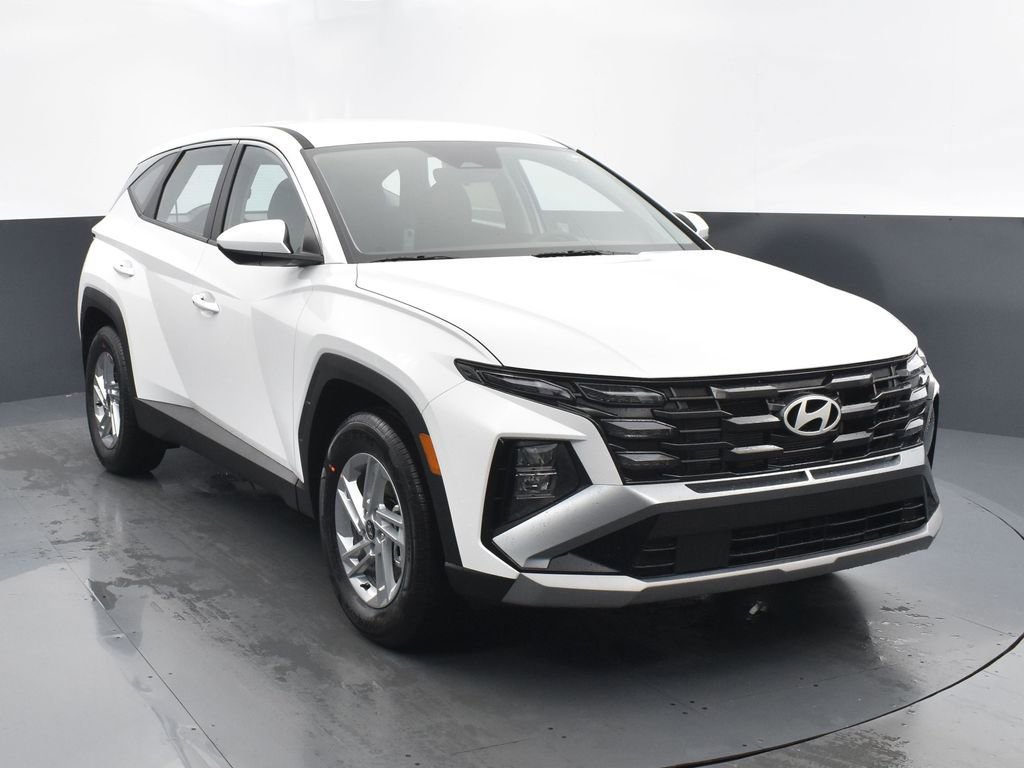 Used 2025 Hyundai Tucson SE image 1