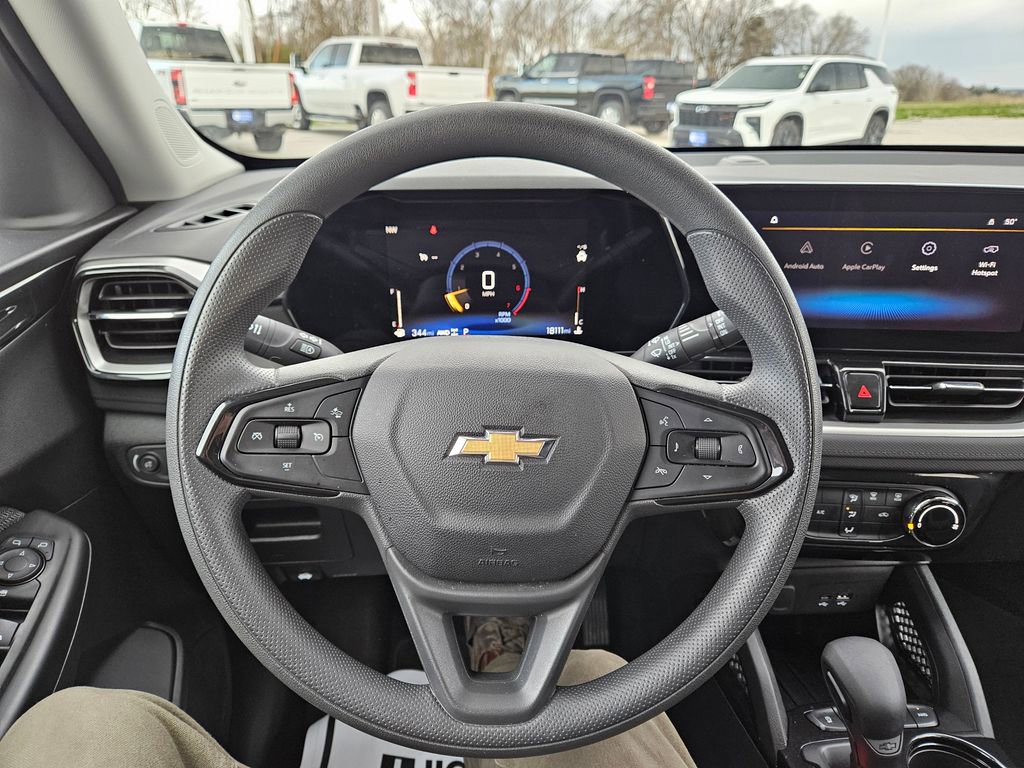 Used 2025 Chevrolet TrailBlazer LT AWD/4WD image 12