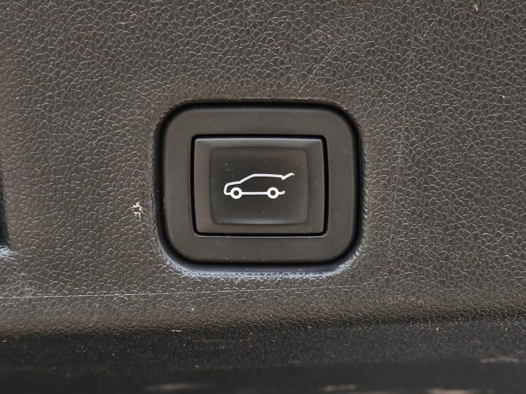 Used 2024 GMC Acadia Denali FWD image 10