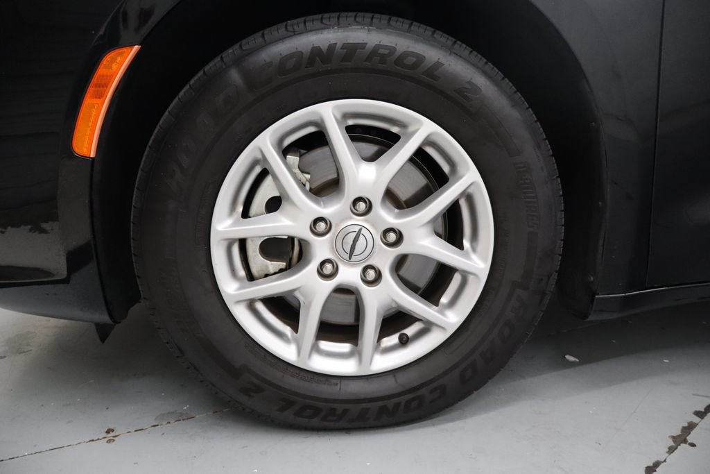 Used 2025 Chrysler Pacifica Select FWD image 9