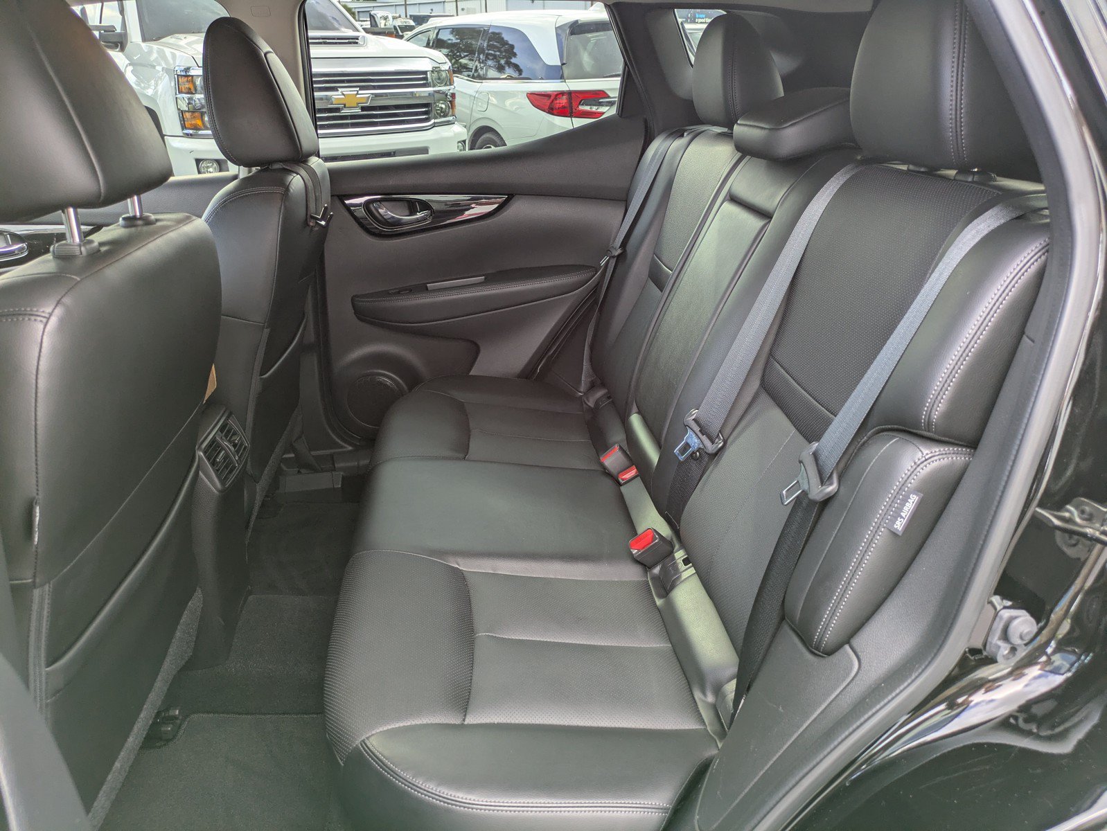 Used 2022 Nissan Rogue Sport SL w/ Premium Package FWD image 10