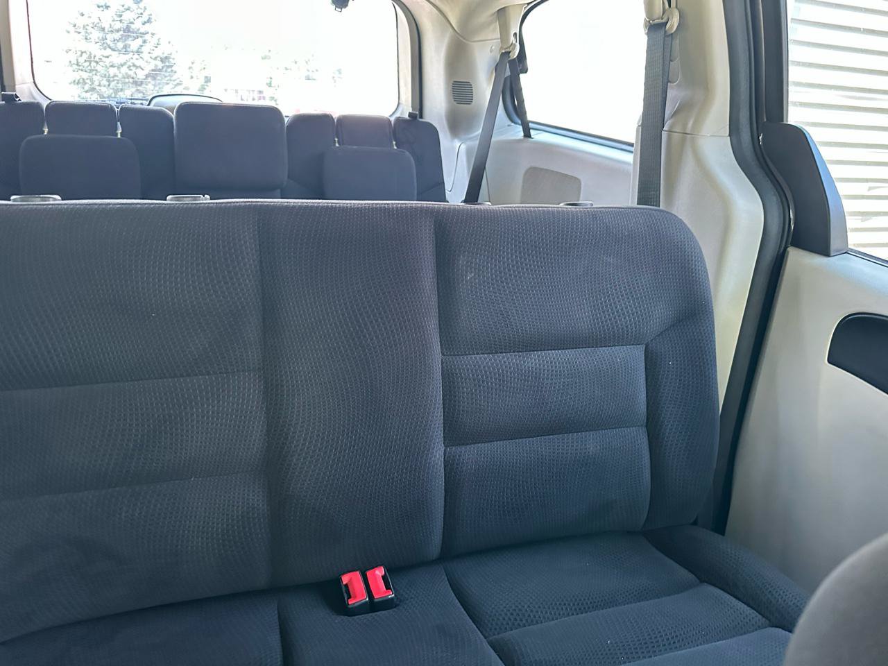 Used 2015 Dodge Grand Caravan American Value Package w/ UConnect Hands-Free Group FWD image 24