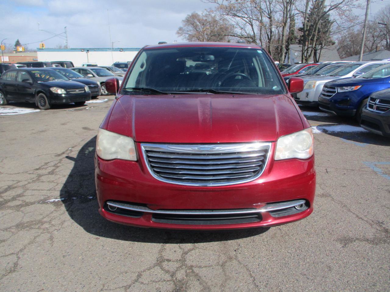 Used 2013 Chrysler Town & Country Touring image 2