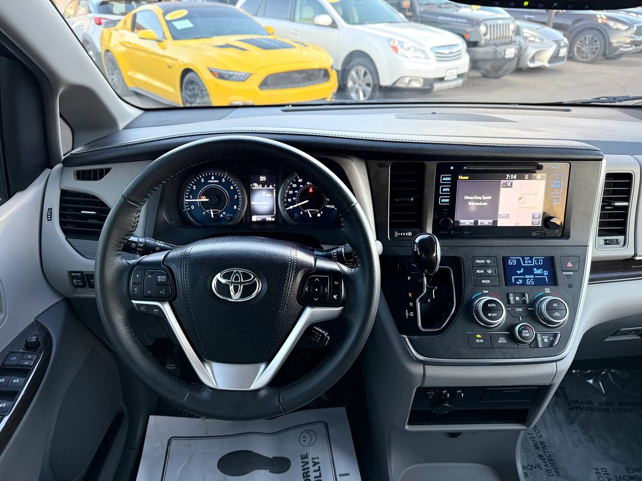 Used 2017 Toyota Sienna XLE w/ XLE Navigation Package FWD image 27