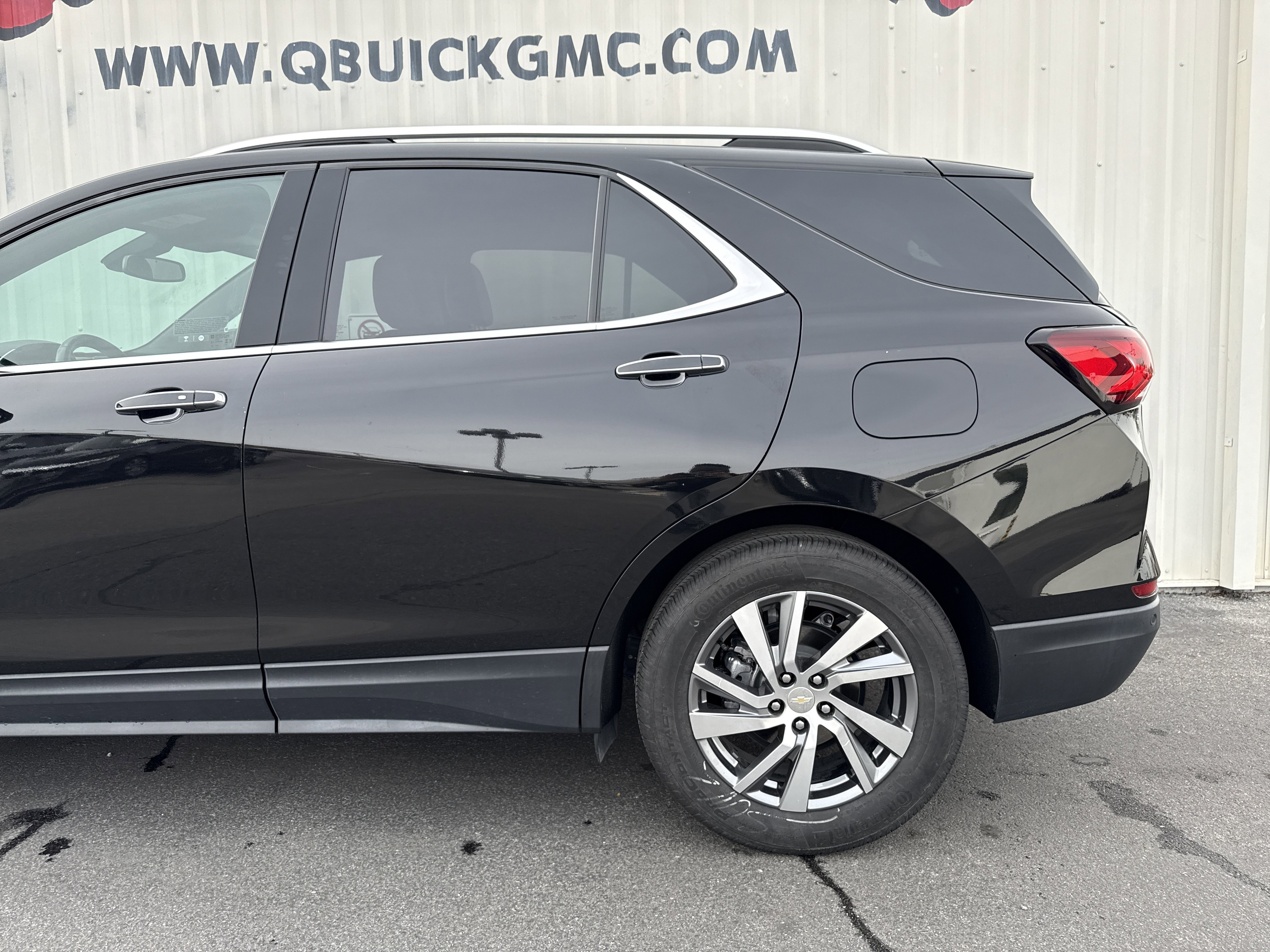 Used 2023 Chevrolet Equinox Premier image 2