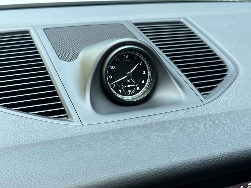 Certified 2025 Porsche Macan image 24