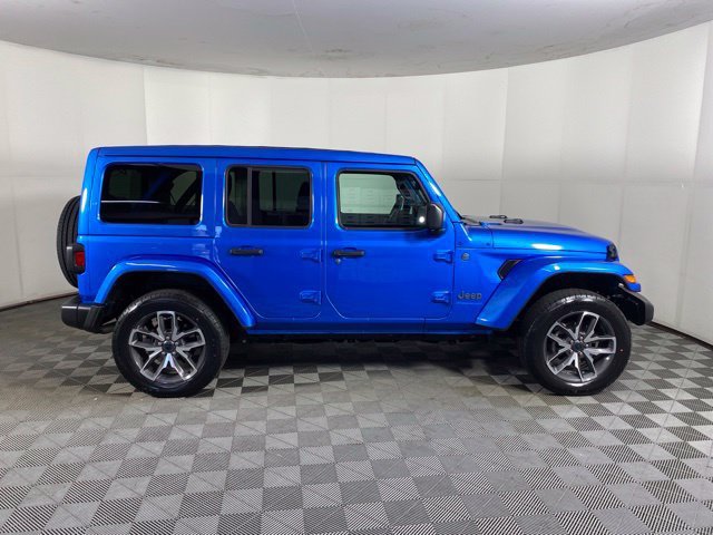 Used 2024 Jeep Wrangler Unlimited w/ Convenience Group AWD/4WD image 7