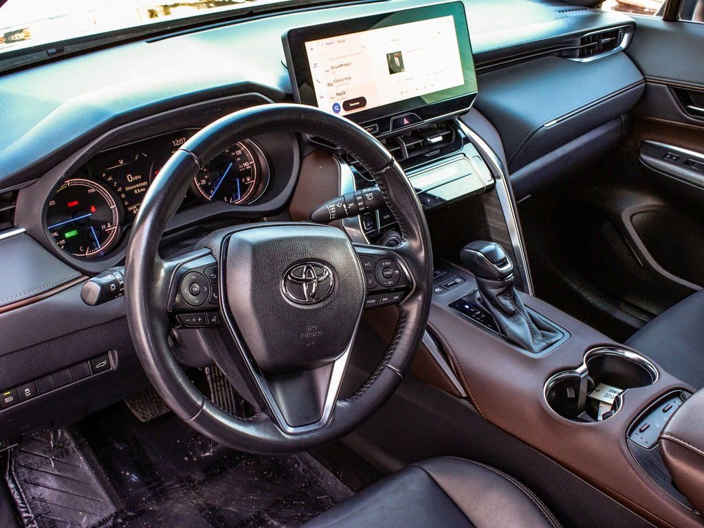 Used 2023 Toyota Venza XLE image 15