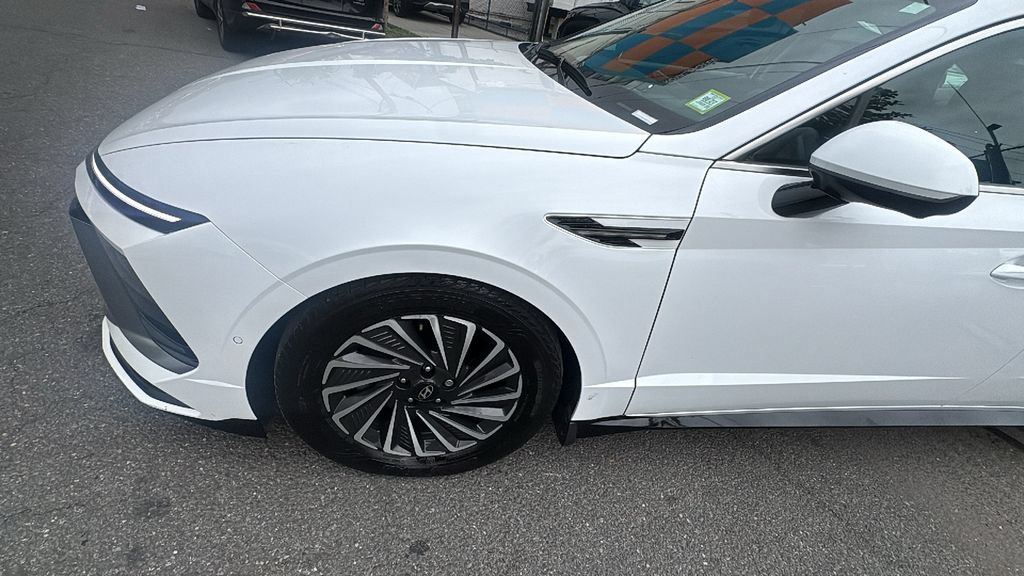 Used 2025 Hyundai Sonata Limited FWD image 9