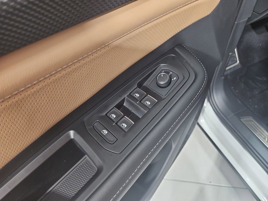 New 2026 Volkswagen Atlas Cross Sport SEL R-Line image 11