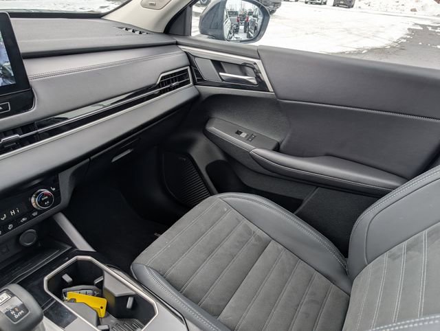 Used 2025 Mitsubishi Outlander SE image 28