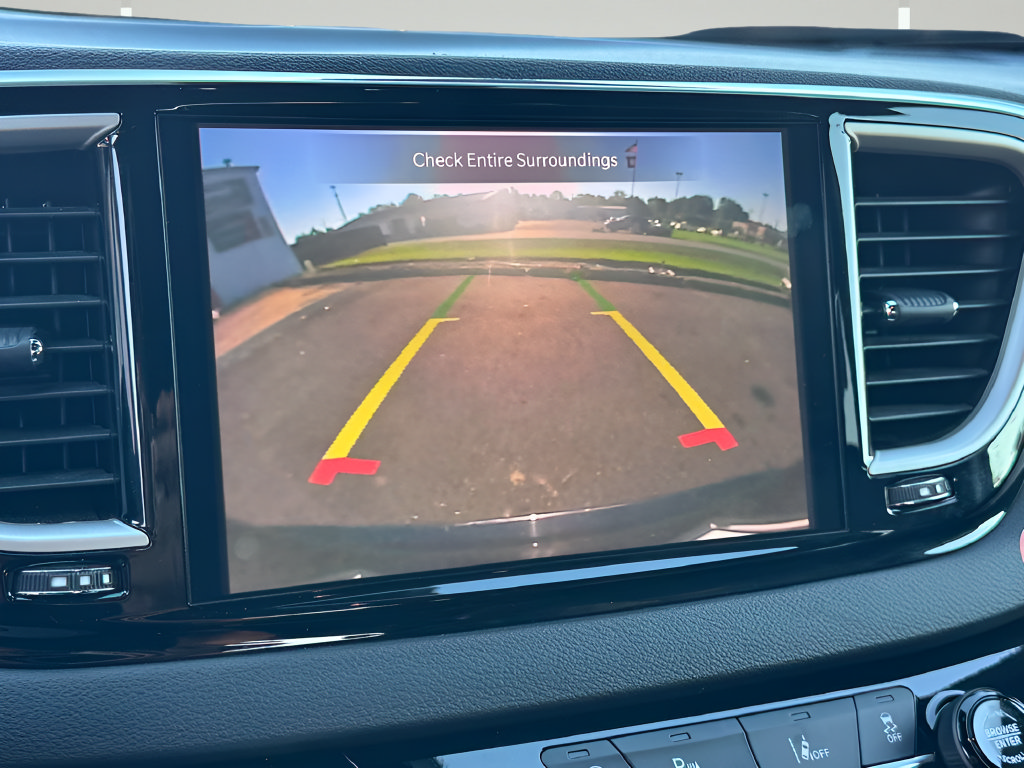 Used 2025 Chrysler Pacifica Select FWD image 18