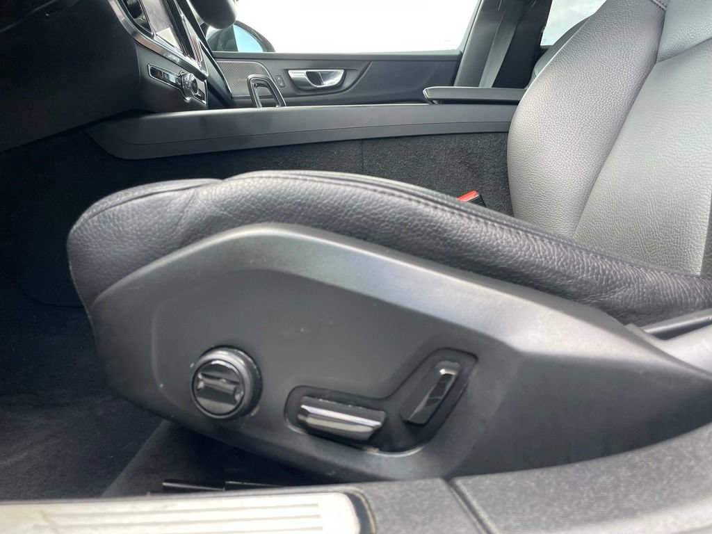 Used 2025 Volvo V60 B5 Cross Country Plus AWD/4WD image 23
