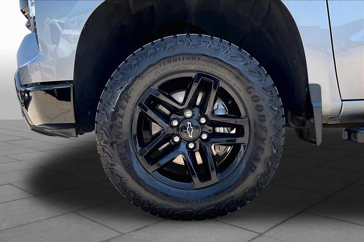 Used 2024 Chevrolet Silverado 1500 LT Trail Boss w/ LT Trail Boss Premium Package AWD/4WD image 11
