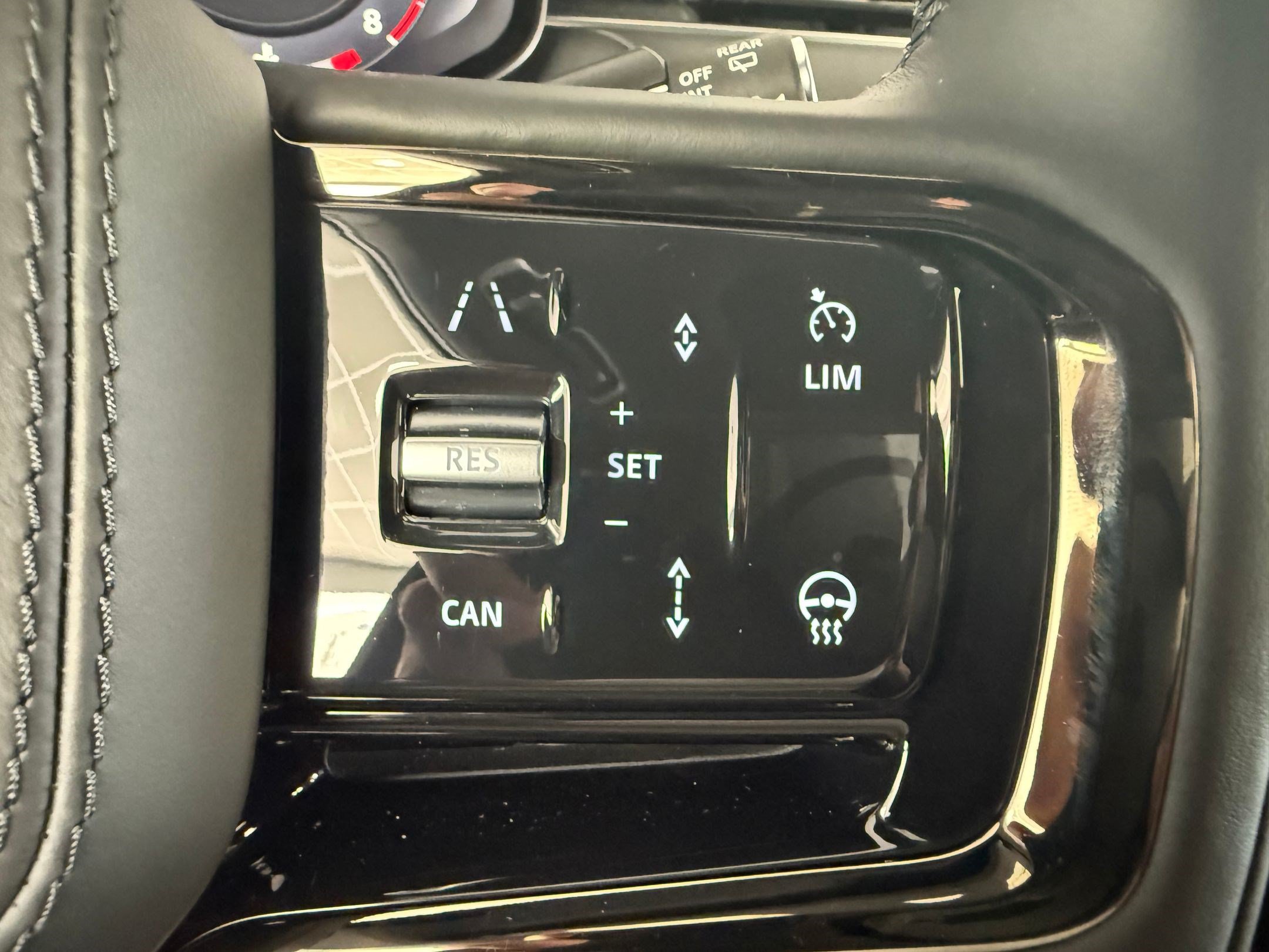 New 2026 Land Rover Range Rover Sport Dynamic SE AWD/4WD image 17