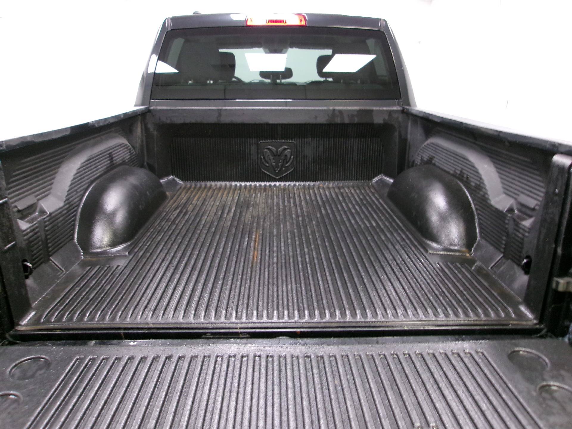 Used 2017 RAM 1500 Express AWD/4WD image 10