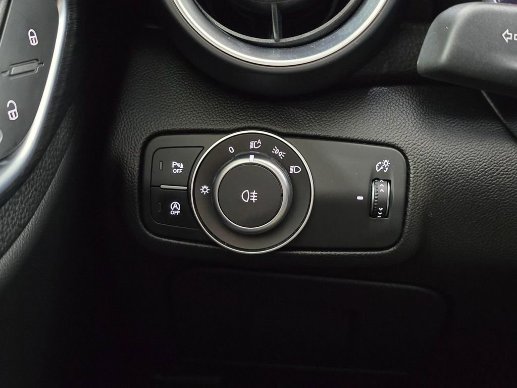 Used 2019 Alfa Romeo Giulia Sprint w/ Nero Edizione image 18