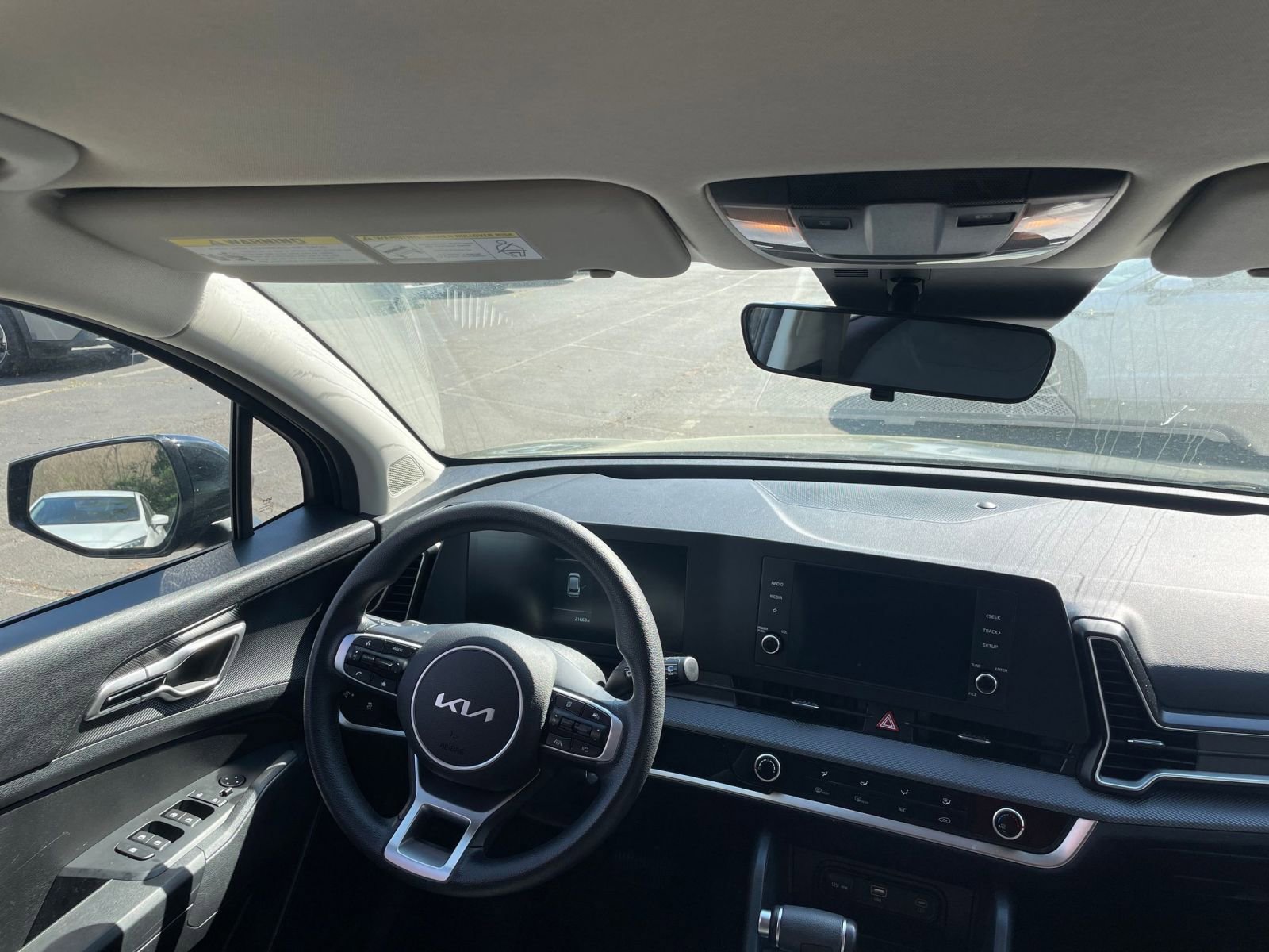 Used 2025 Kia Sportage LX image 33