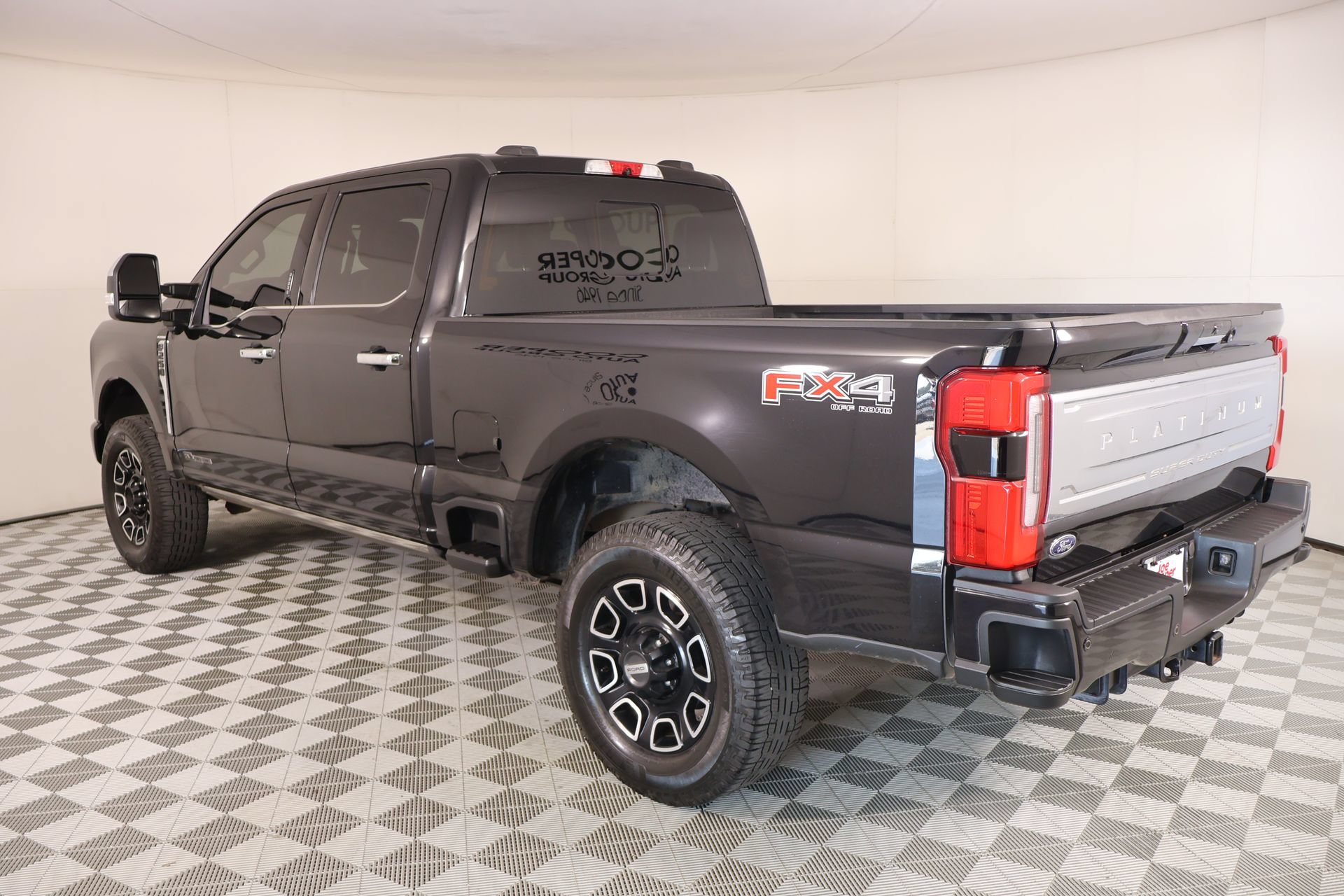 Used 2024 Ford F250 Platinum w/ FX4 Off-Road Package AWD/4WD image 24