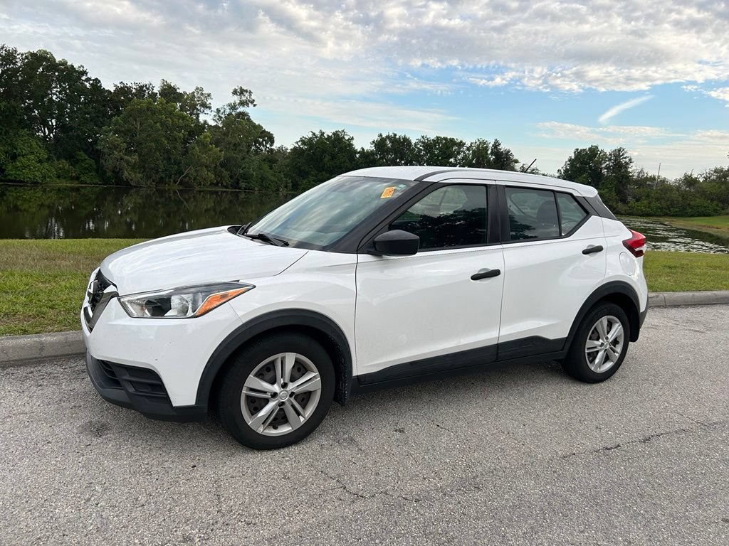 Used 2020 Nissan Kicks S FWD image 2