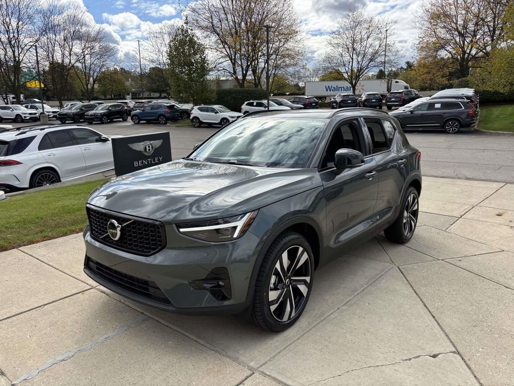 New 2026 Volvo XC40 B5 Ultra w/ Protection Package Premier image 3