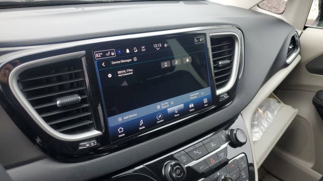 Certified 2024 Chrysler Pacifica Touring-L image 15