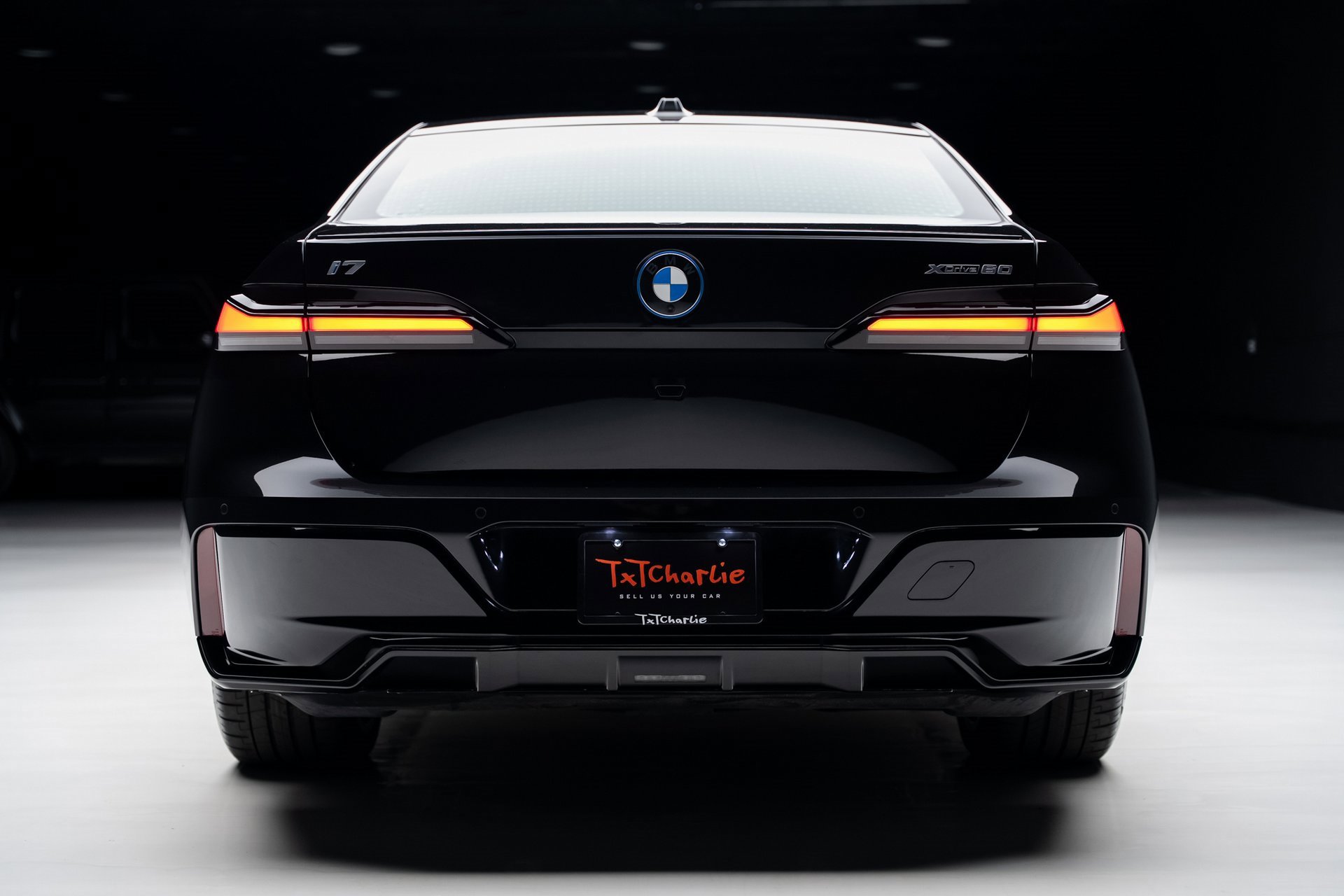 Used 2023 BMW i7 xDrive60 w/ Executive Package 2 image 26