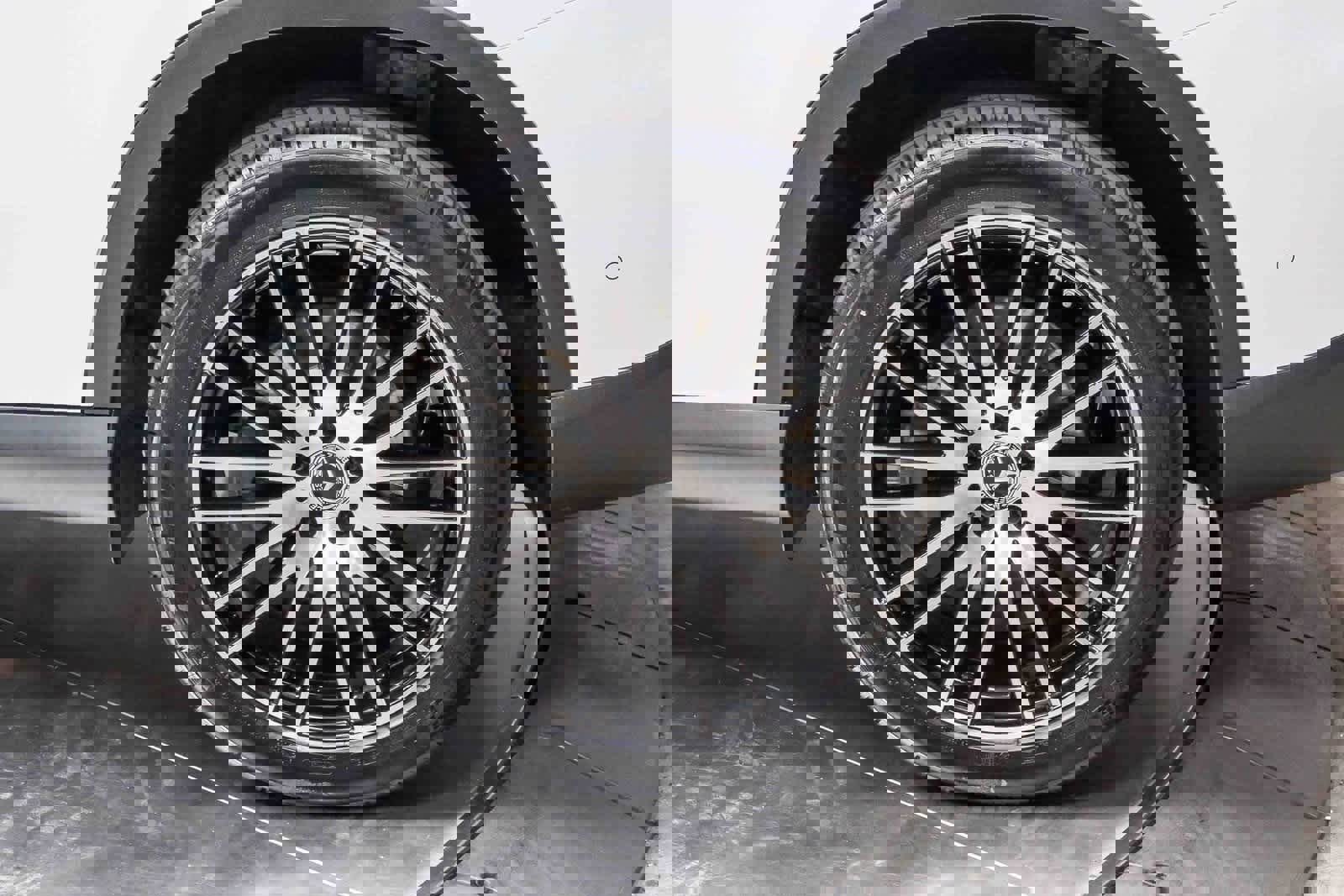 Certified 2025 Mercedes-Benz GLC 300 image 9