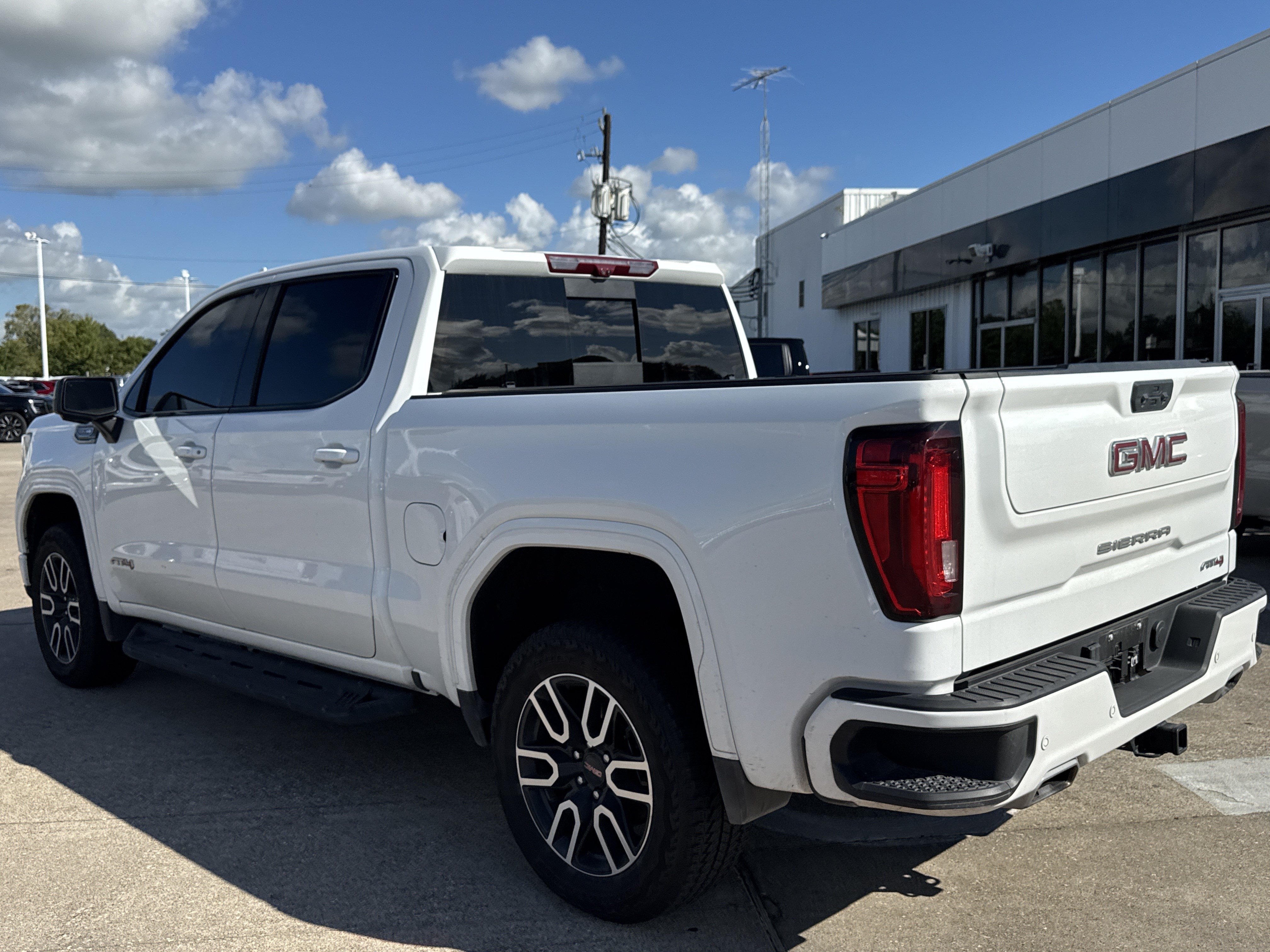 Used 2025 GMC Sierra 1500 AT4 w/ AT4 Premium Package AWD/4WD image 7