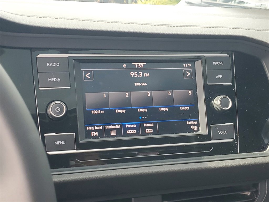 Used 2022 Volkswagen Jetta SE image 21