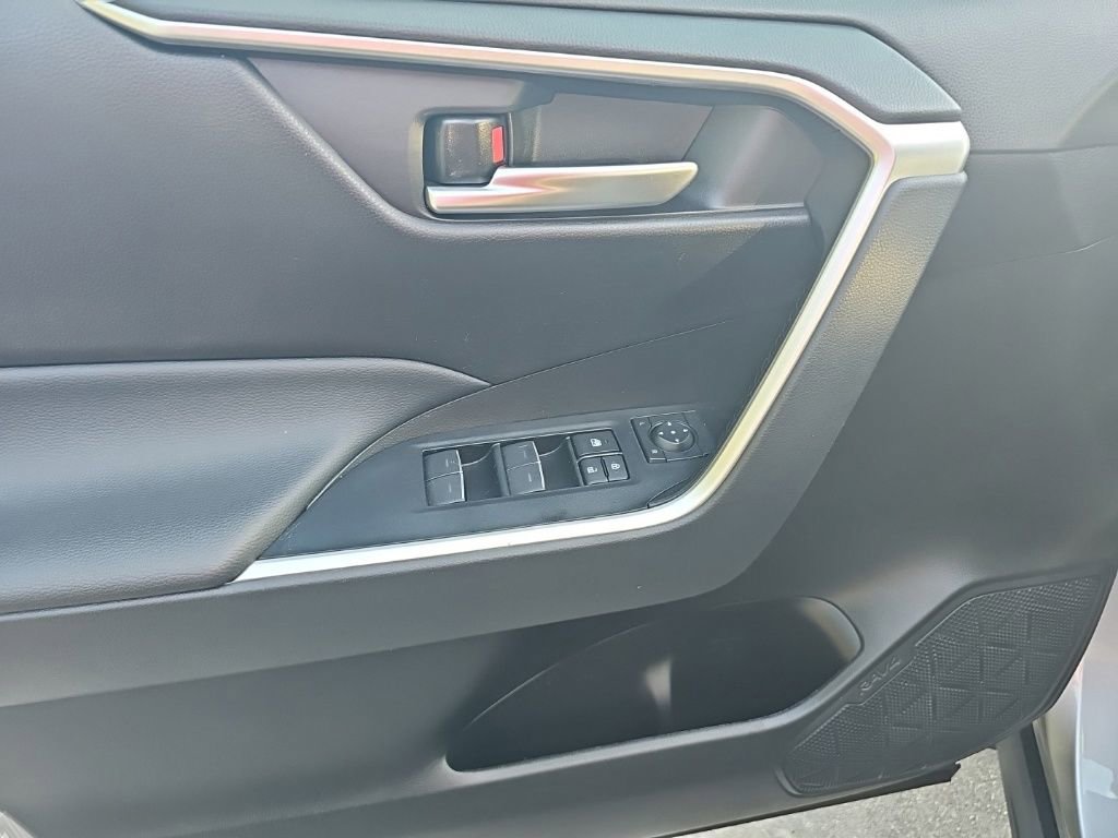 Used 2025 Toyota RAV4 XLE w/ Convenience Package FWD image 12
