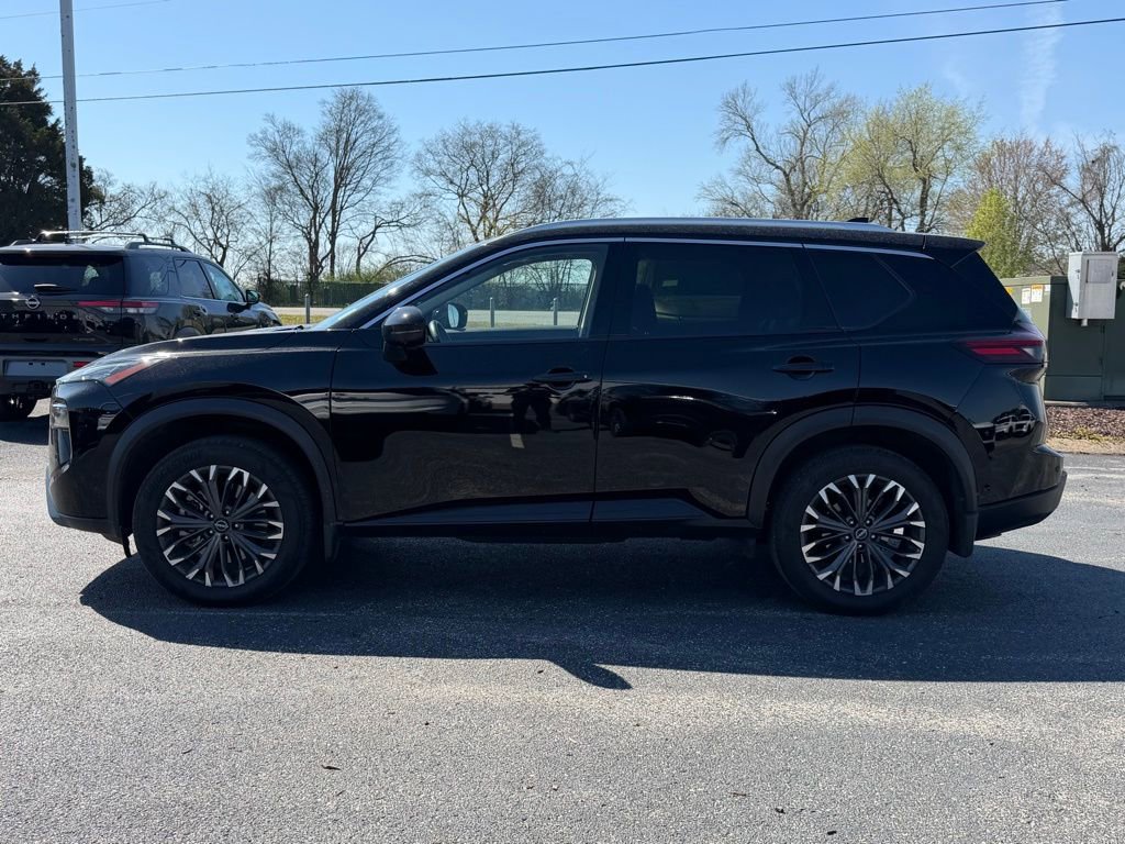 Used 2025 Nissan Rogue SL w/ Tech Package image 8