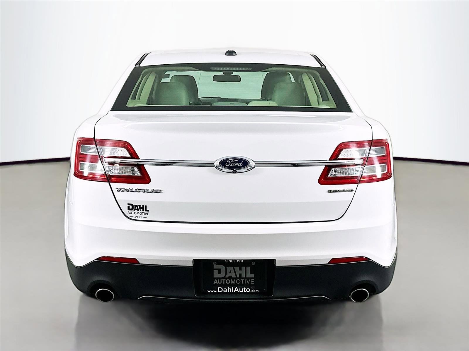 Used 2018 Ford Taurus SE FWD image 12