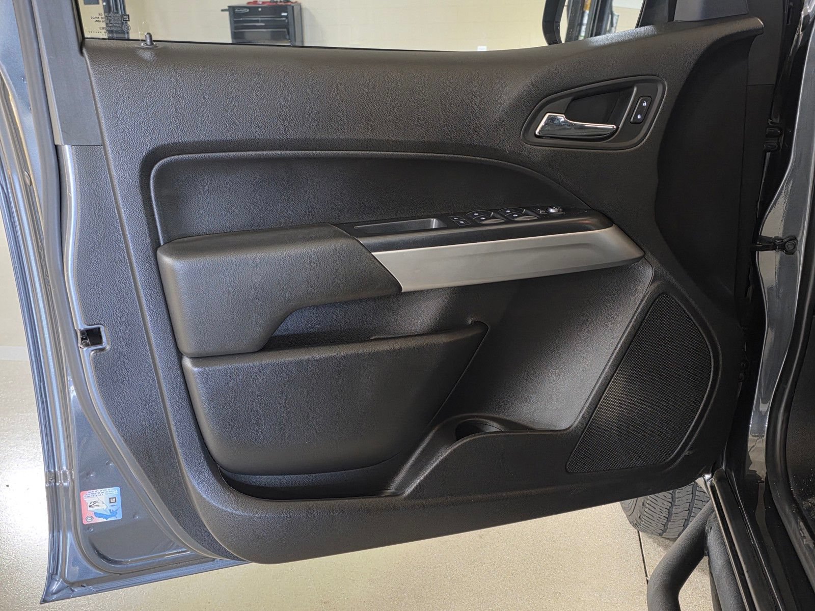Used 2016 Chevrolet Colorado LT w/ LT Convenience Package RWD image 16