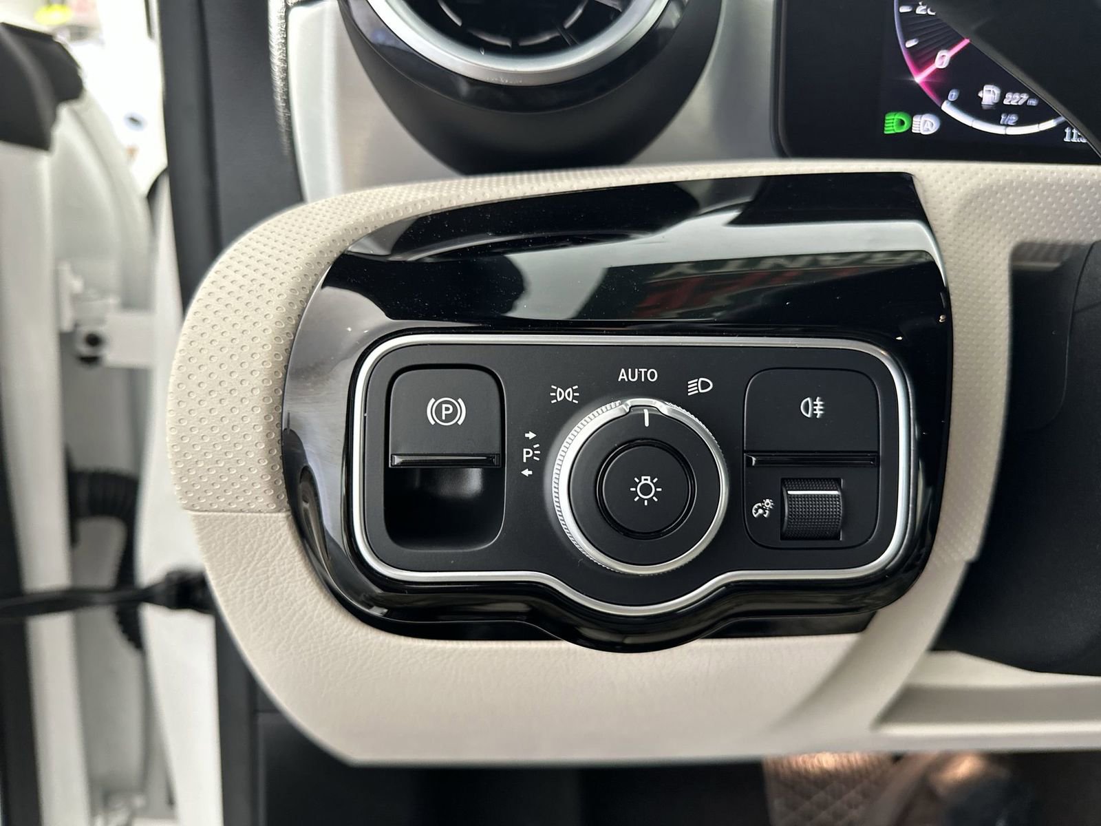 Used 2025 Mercedes-Benz CLA 250 image 22