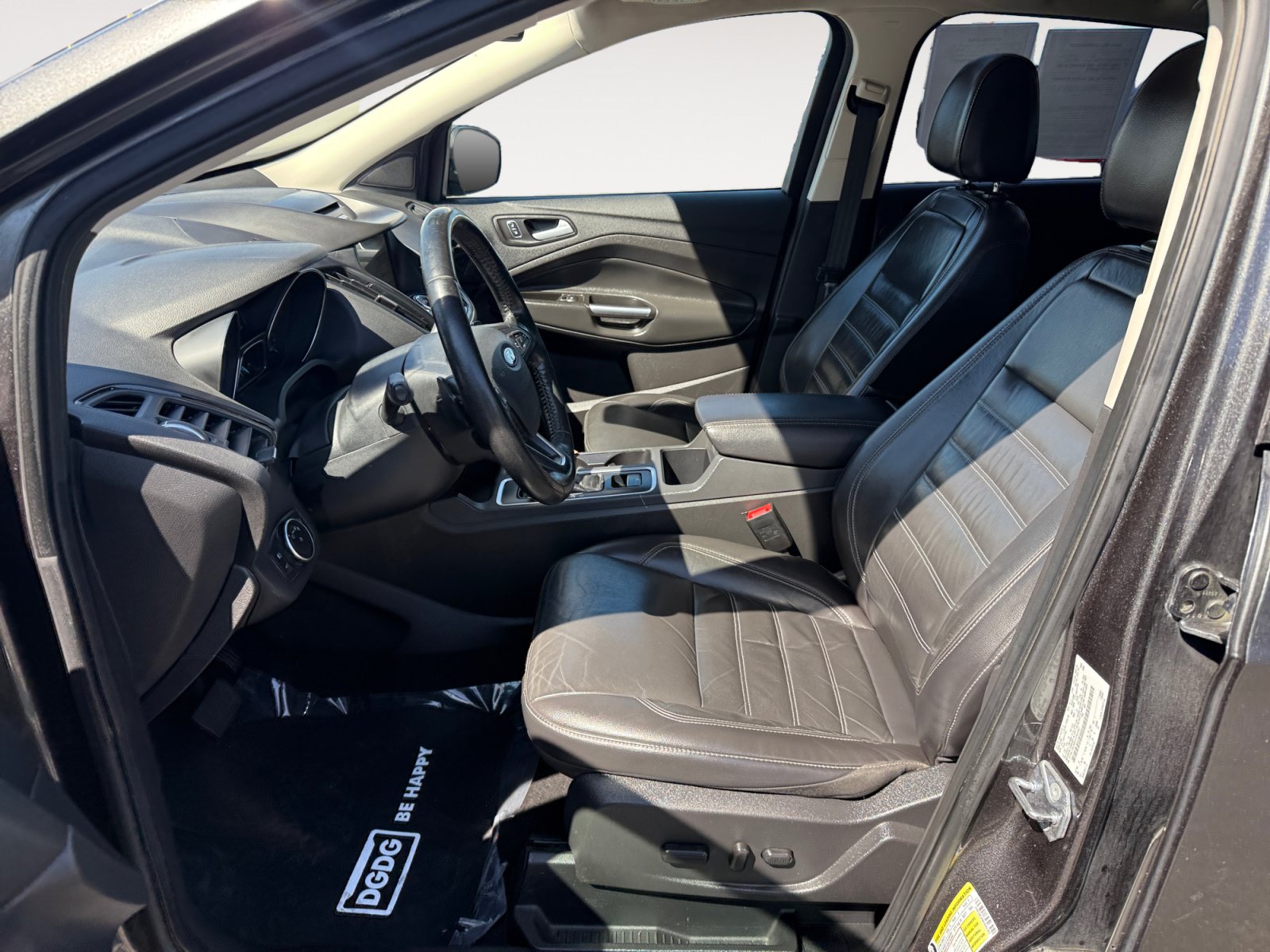 Used 2017 Ford Escape Titanium w/ Equipment Group 301A AWD/4WD image 10