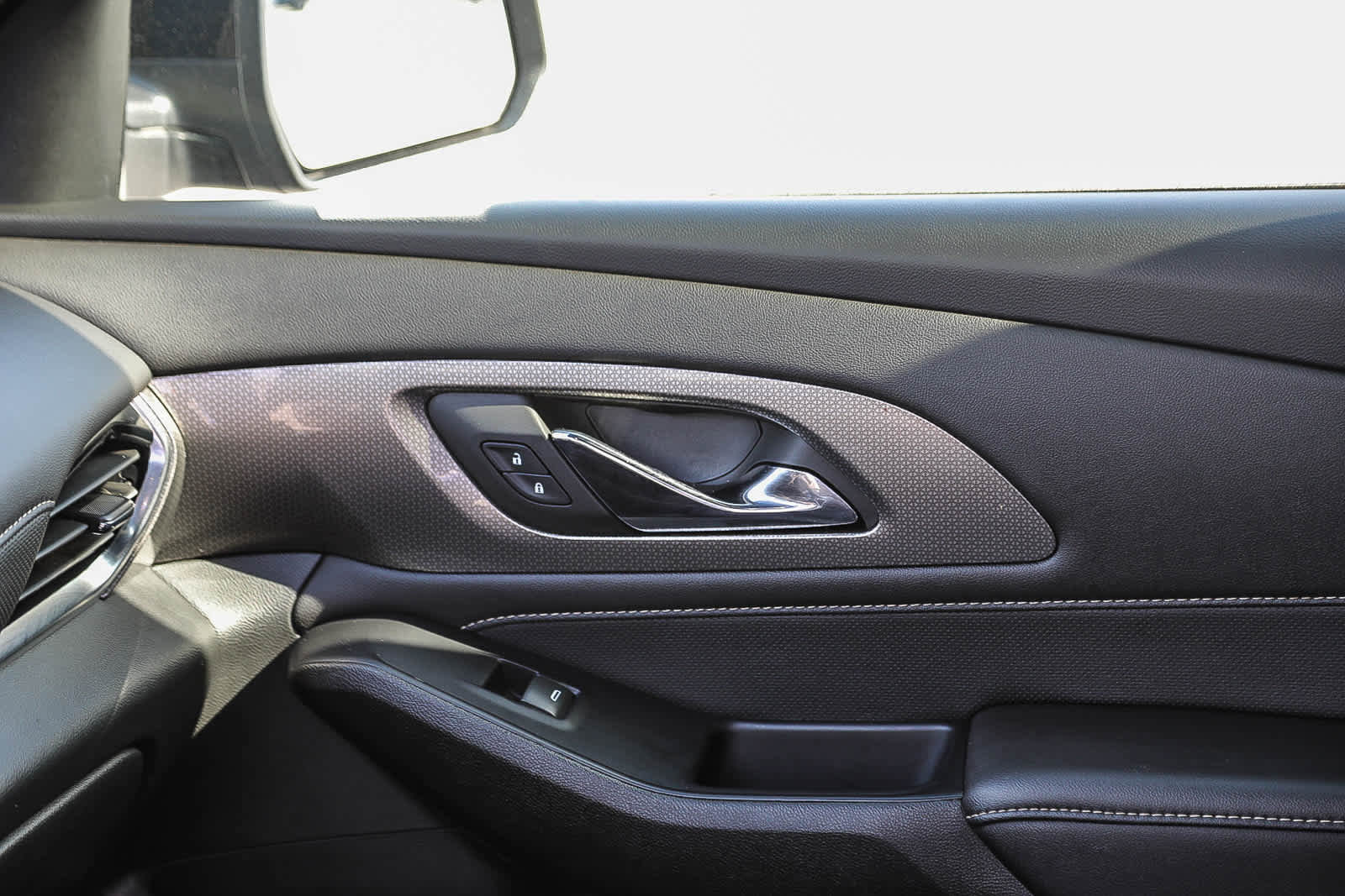 Used 2023 Chevrolet Traverse Premier w/ Redline Edition image 22