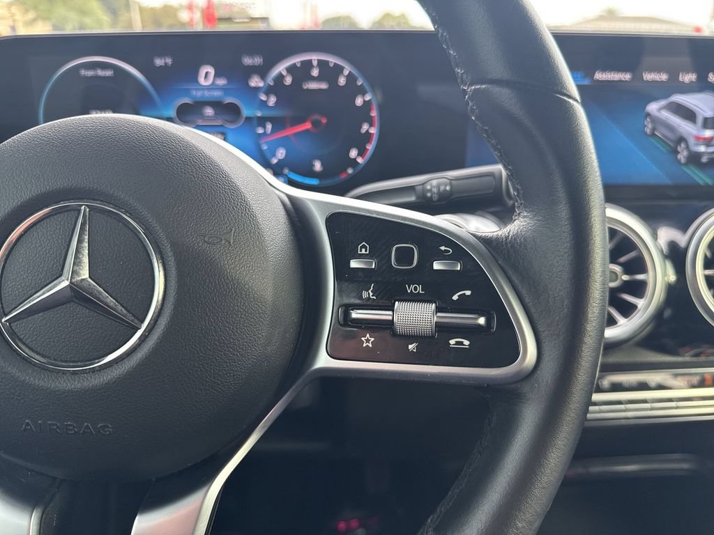 Used 2023 Mercedes-Benz GLB 250 w/ Premium Package image 18