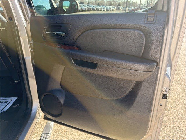 Used 2009 Chevrolet Silverado 1500 LTZ w/ Safety Package AWD/4WD image 15