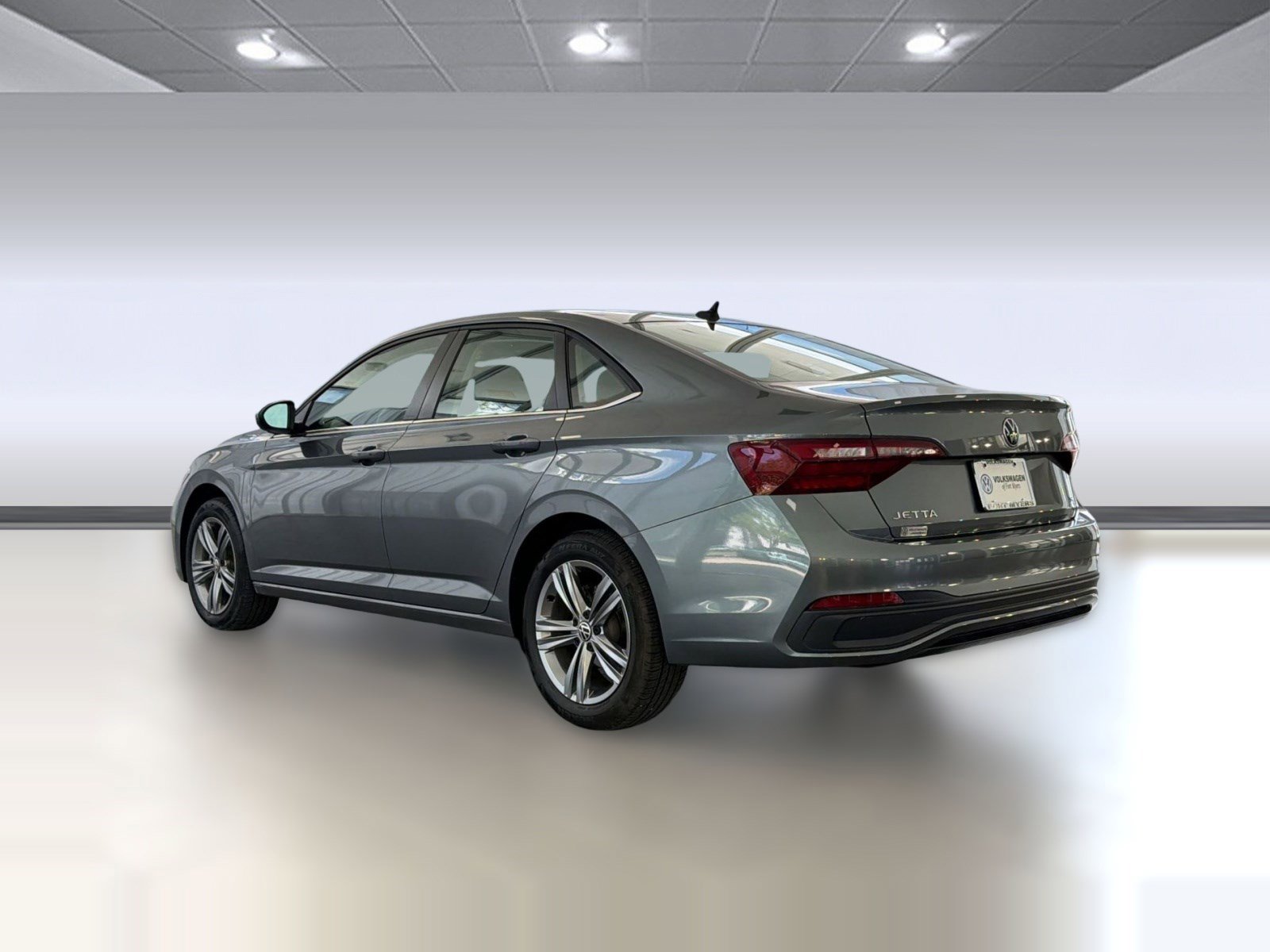 Used 2023 Volkswagen Jetta SE image 3