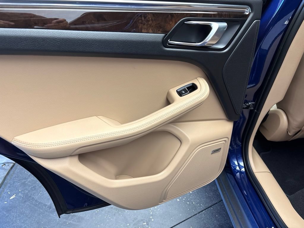 Certified 2026 Porsche Macan AWD/4WD image 18