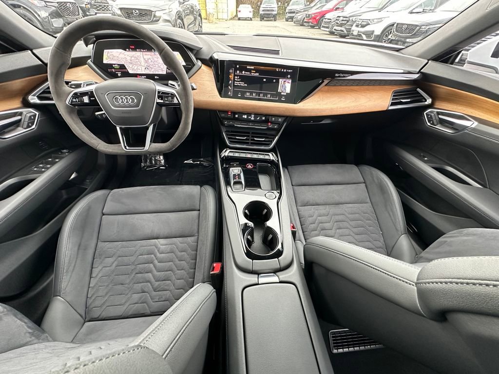 Used 2023 Audi e-tron GT Prestige image 27