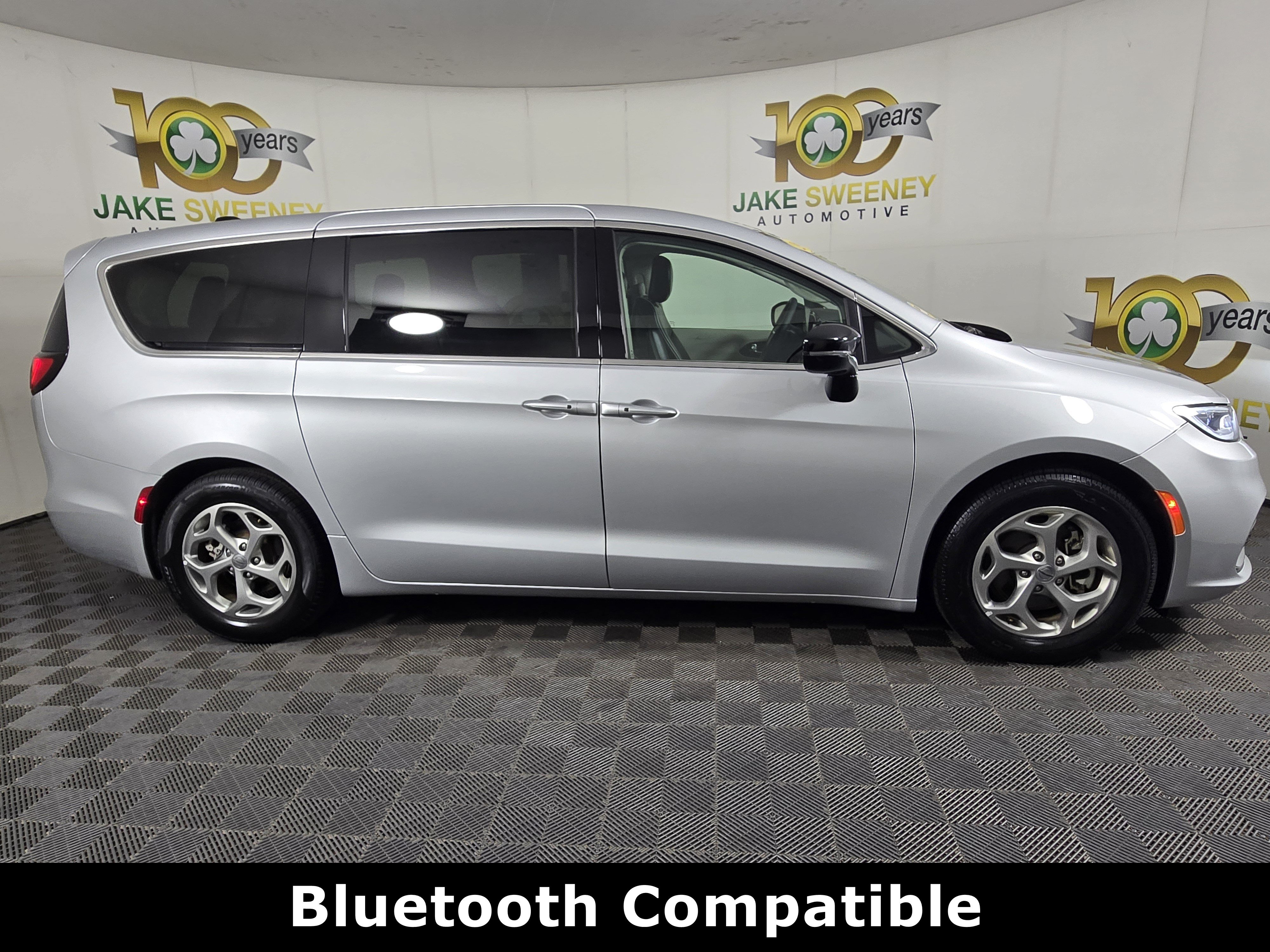 Used 2024 Chrysler Pacifica Limited FWD image 10