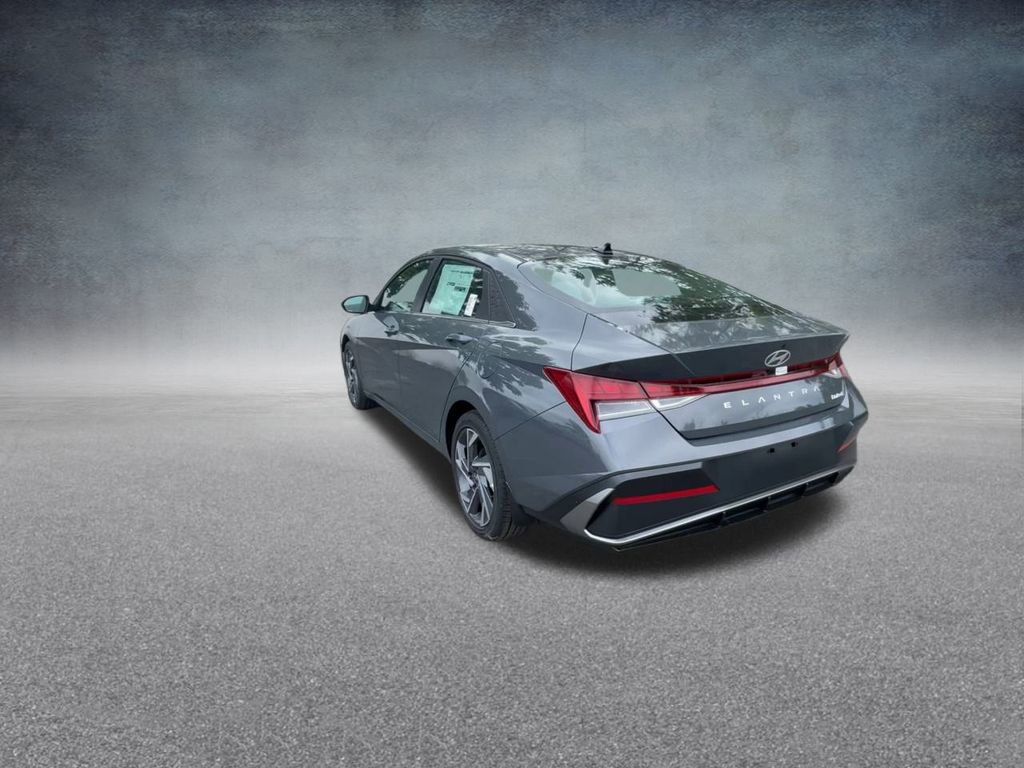 New 2025 Hyundai Elantra Limited image 17