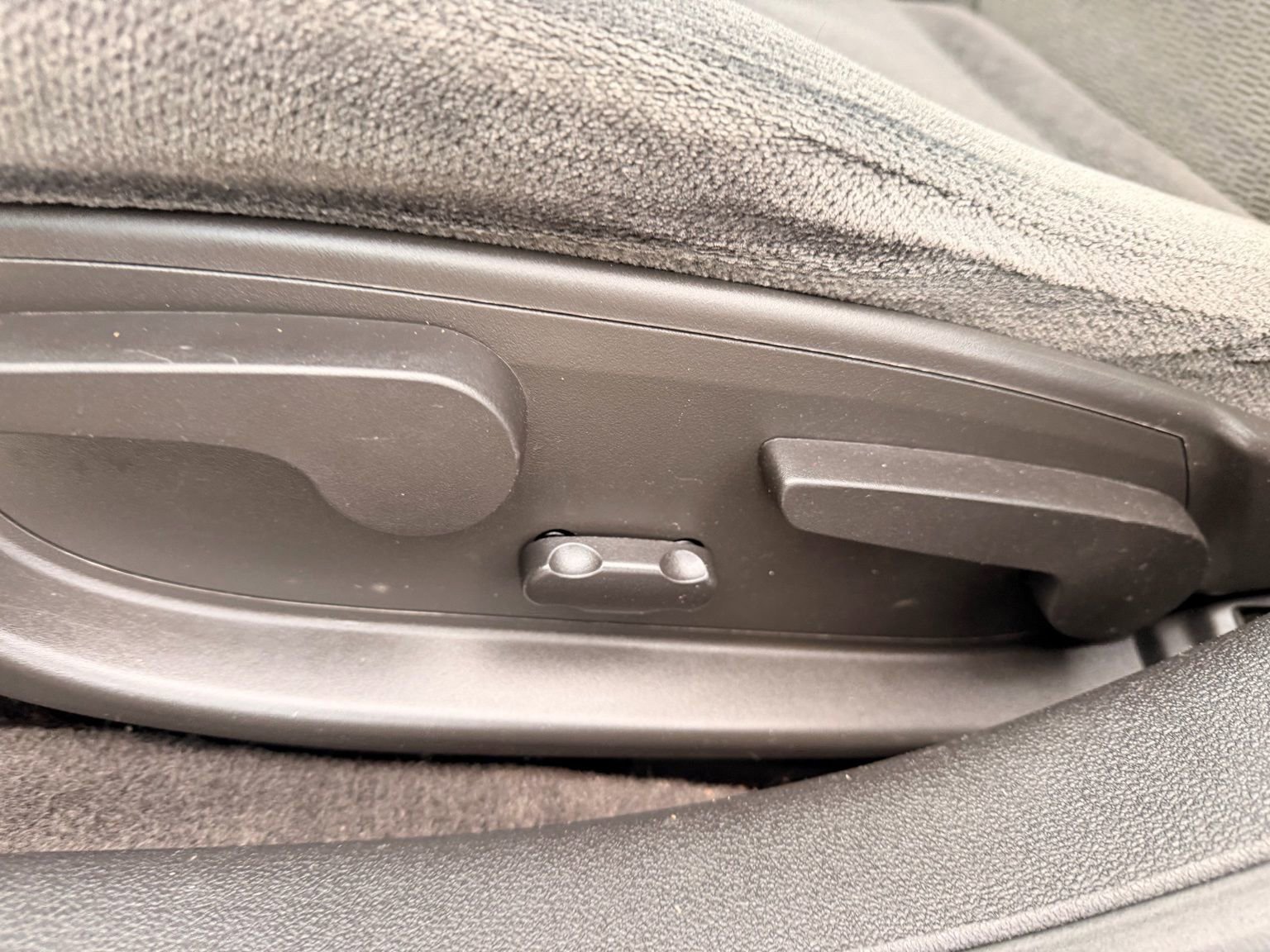 Used 2016 Chevrolet Impala LT FWD image 12