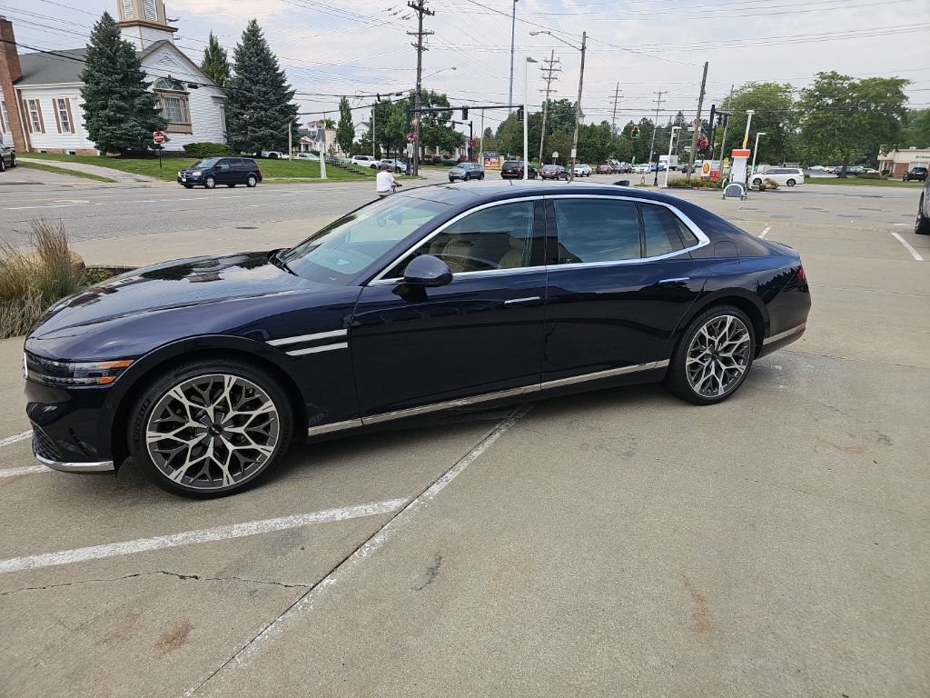 Used 2024 Genesis G90 3.5T AWD/4WD image 11
